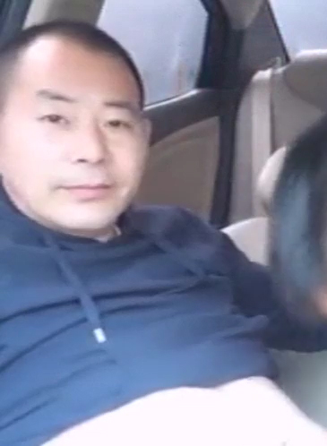 和胖熊在车里[250M]