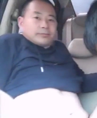 和胖熊在车里[250M]