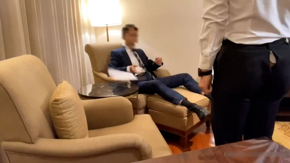 【直男下属】单子黄了被老板撕开裤子狂C[644M]