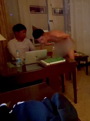 快乐风男：勾引同事[1.1G]