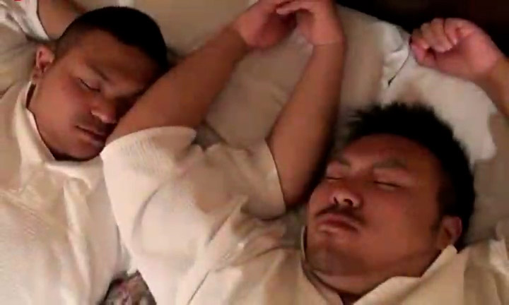 三只可爱的壮熊，一人伺候俩[593M]