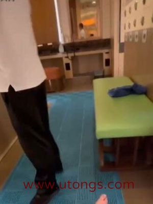 快乐风男：更衣室[261M]