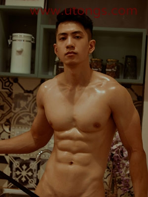 The Boy Was Aphrodisiac[466M]