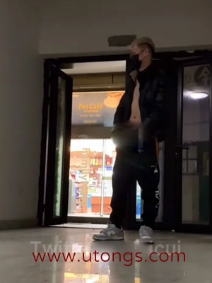 快乐风男：商场楼道口[119M]