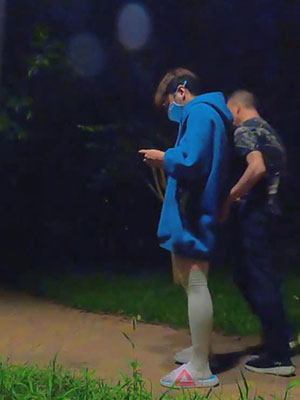 在公园被大叔后入[174M]