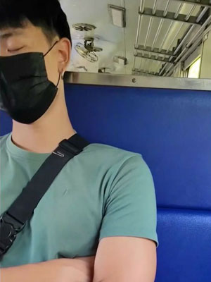 外出旅游的帅哥[611M]