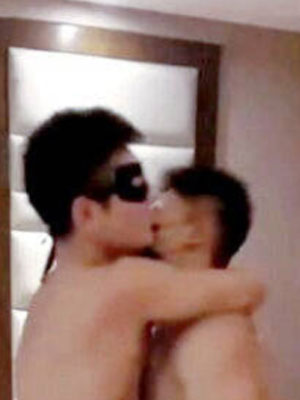 男神收割机被抱起来[206M]