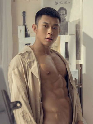 翘臀肌肉男模Trieu Vinh Kien私密集[409M]