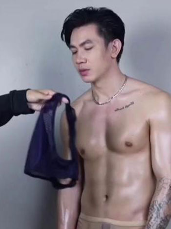 饥渴摄影师 被男模诱惑[539M]