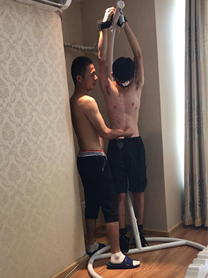 薄肌鲜肉被白袜大叔[217M]