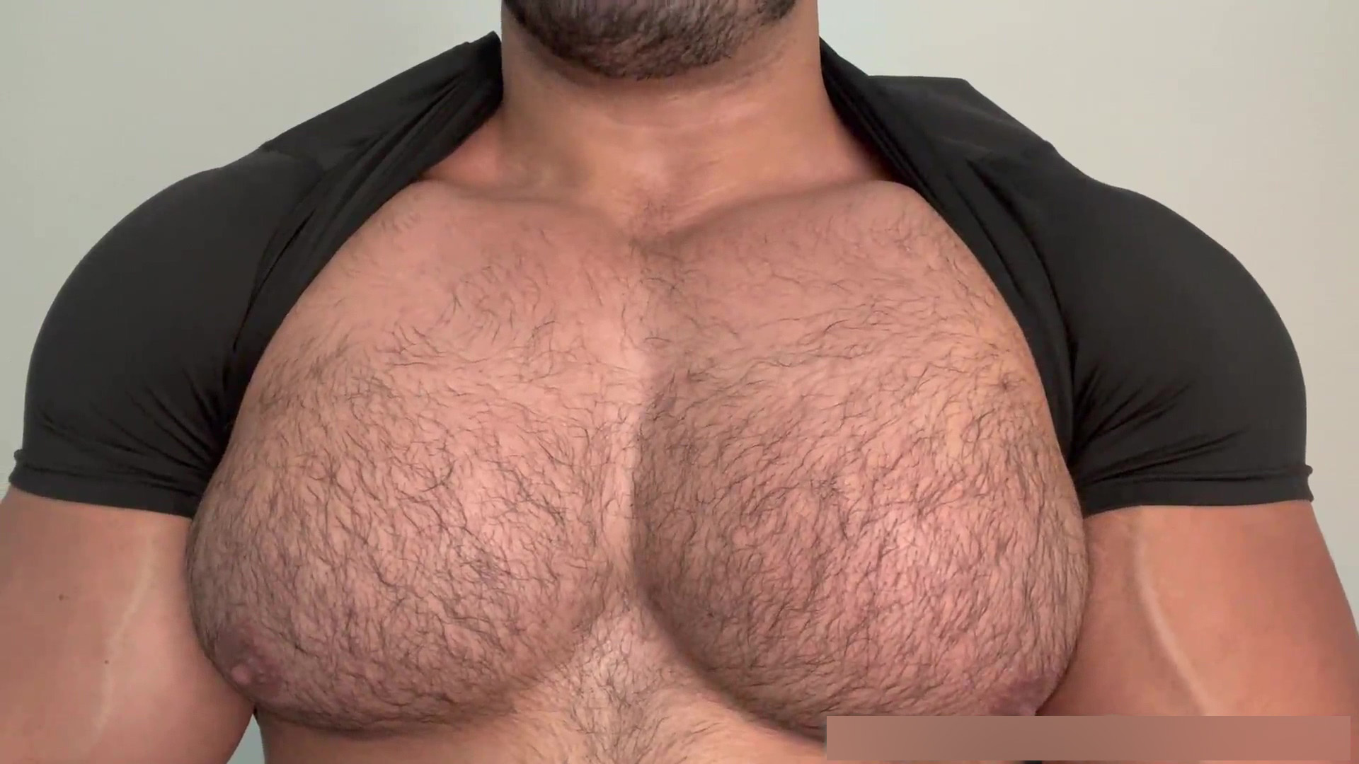 健美运动员的大胸肌[454M]