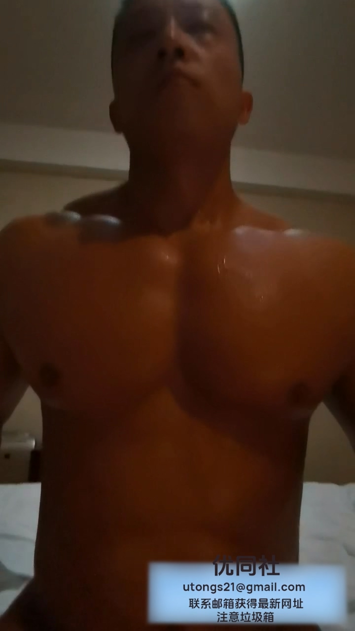 闭眼肌肉直男为了钱和金主[785M]