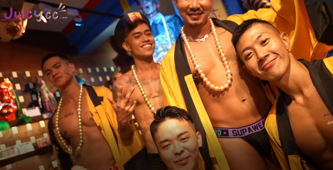 JUICYCC 【濕濕】 聖誕跨國多P混戰[2.67G]