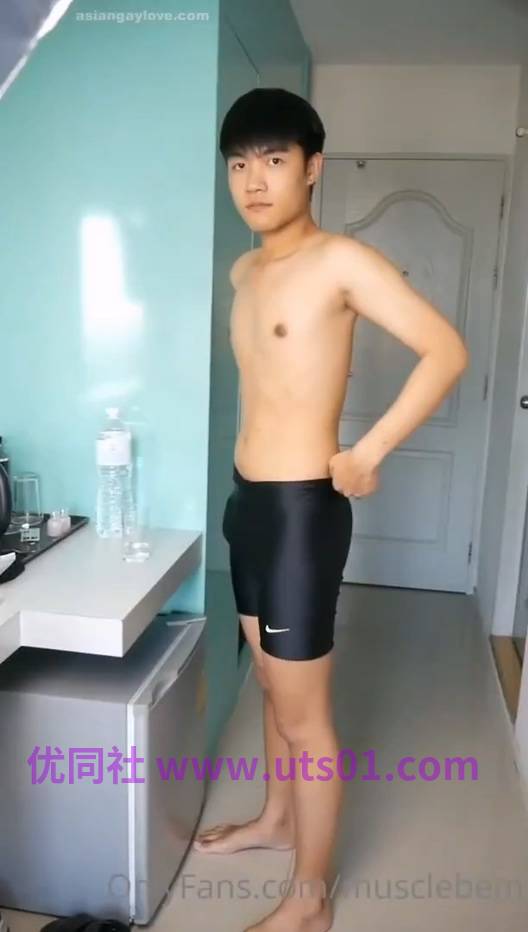 肌肉大叔和小鲜肉[42M]