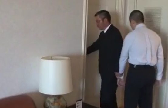 两个正装帅熊[95M]