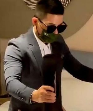 男一号和正装痞帅[588M]