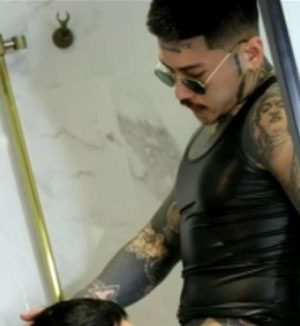 纹身猛攻VS墨镜型男[365M]