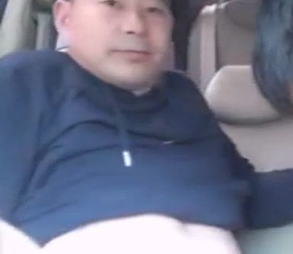 和胖熊在车里[250M]