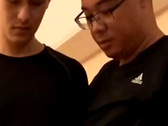 夫妻找羞涩小鲜肉酒店玩[1.2G]