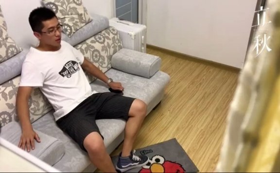 斯文的直男高管享受着自己公司僞娘的伺候[606M]