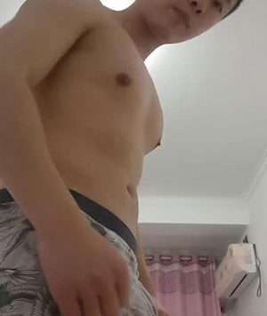 极品已婚帅哥在家造浪[151M]