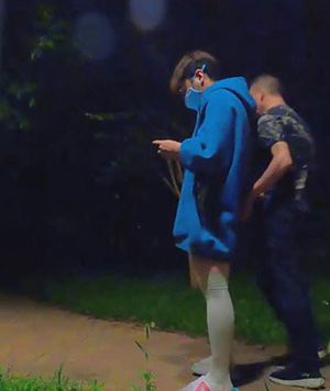 在公园被大叔后入[174M]