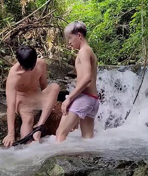 Tonmaii 丛林溪边[1G]