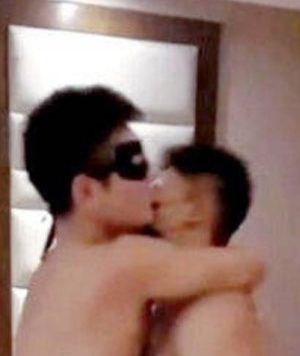 男神收割机被抱起来[206M]