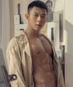 翘臀肌肉男模Trieu Vinh Kien私密集[409M]