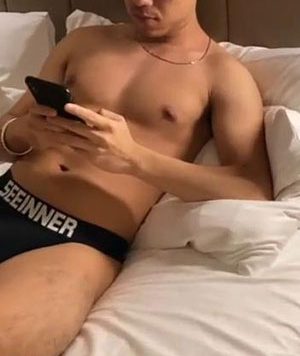 网红帅哥做受[334M]