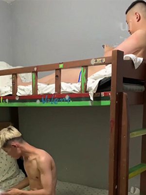 青旅让上铺直男帮忙[331M]